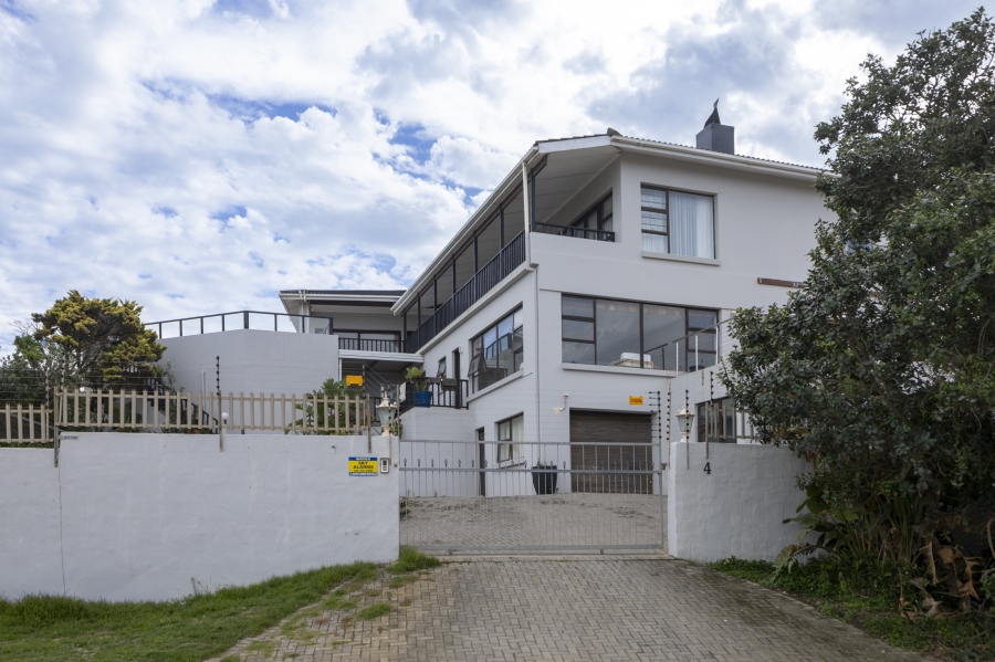 8 Bedroom Property for Sale in West Beach Eastern Cape